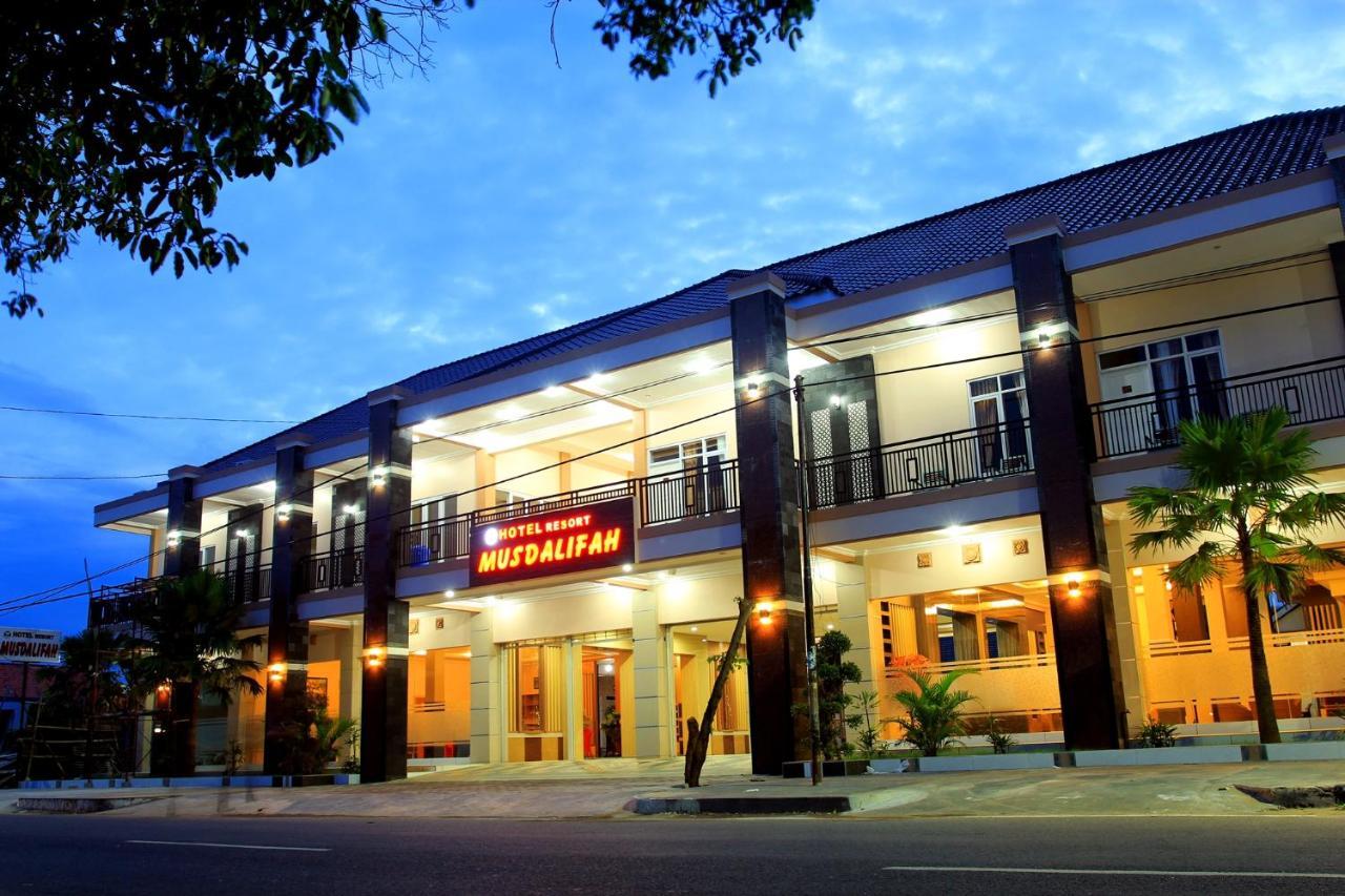 Musdalifah Hotel Sumenep Екстериор снимка